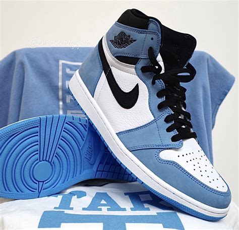 blue Nike air jordan